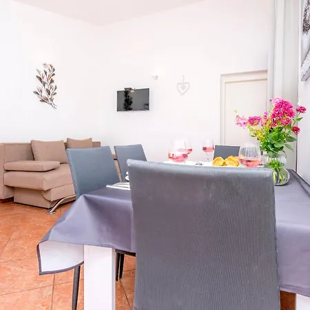 Apartment Marina Razanj