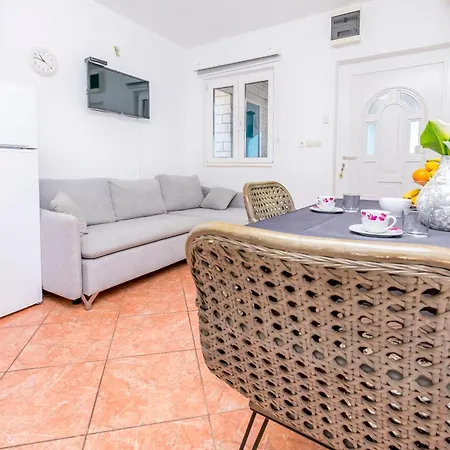 Marina Apartment *